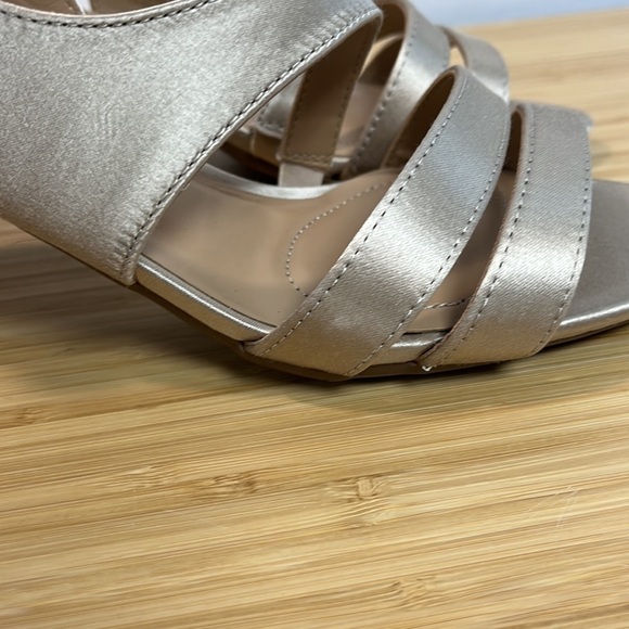 Naturalizer Taimi Champagne Satin 8 Wide Sandal Shoes - Picture 5 of 11